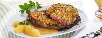 Angerichtes Gericht für das Rezept Düsseldorfer Senf-Rostbraten mit Apfelkompott